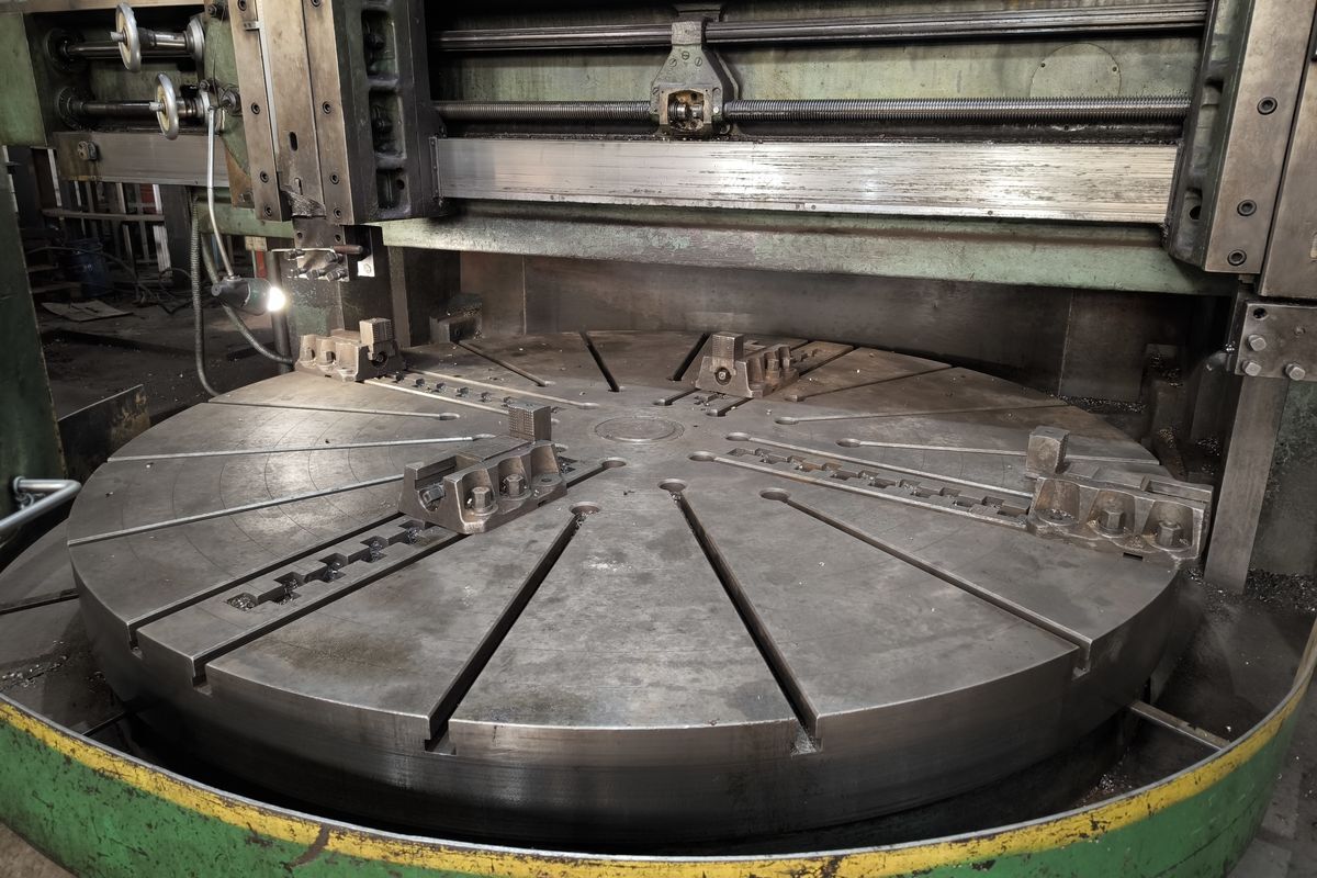 Машиностроительный завод